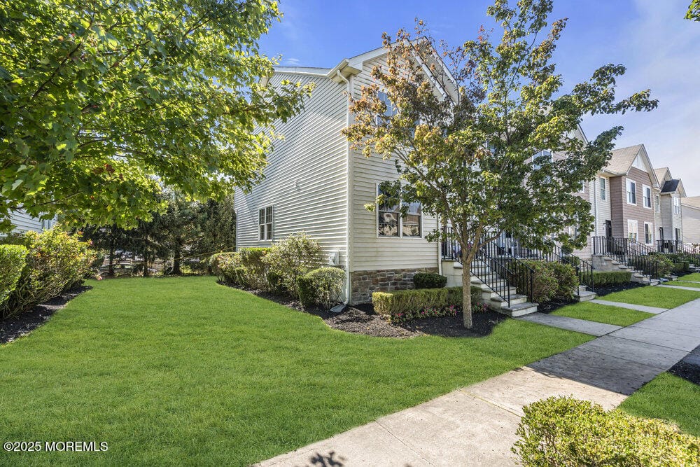 16 Charming Way Image 2