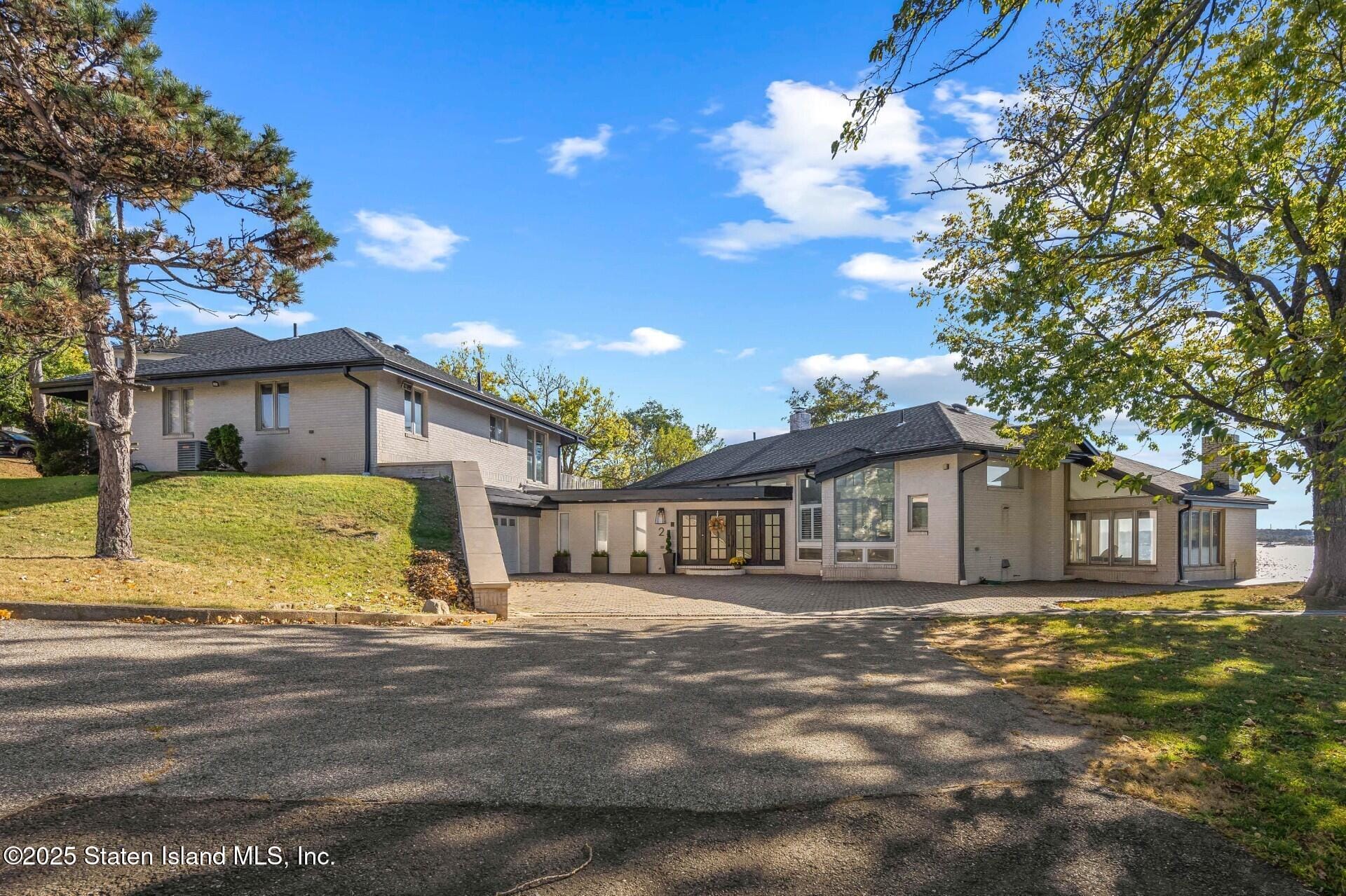 2 Wards Point Avenue Image 1