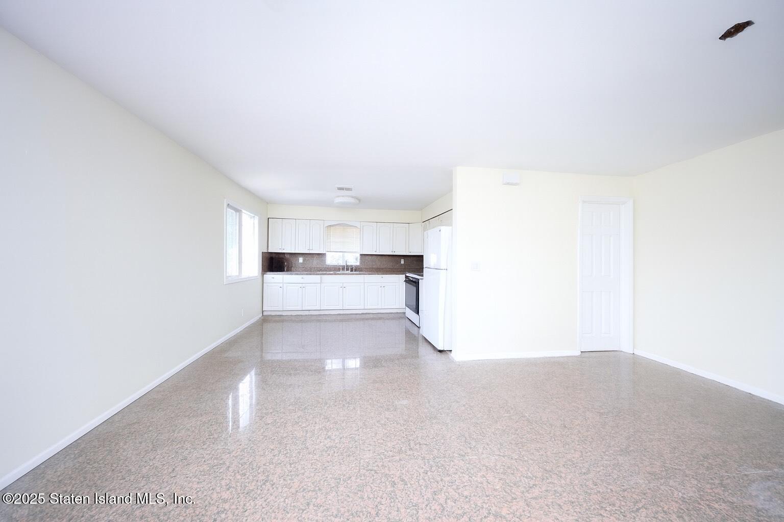 4664 Amboy Road Image 5