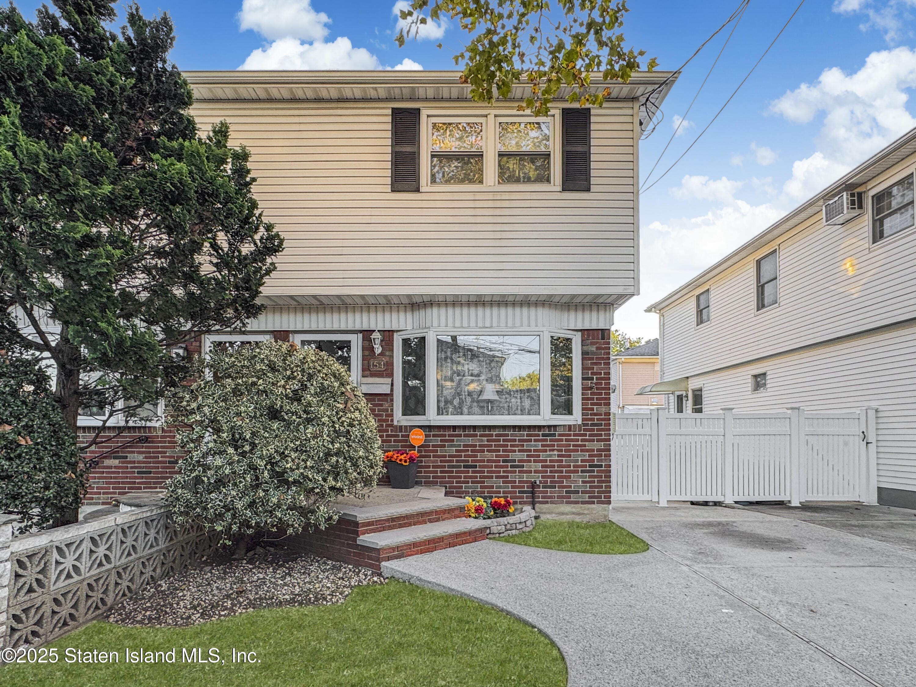 154 Dongan Hills Avenue Image 3