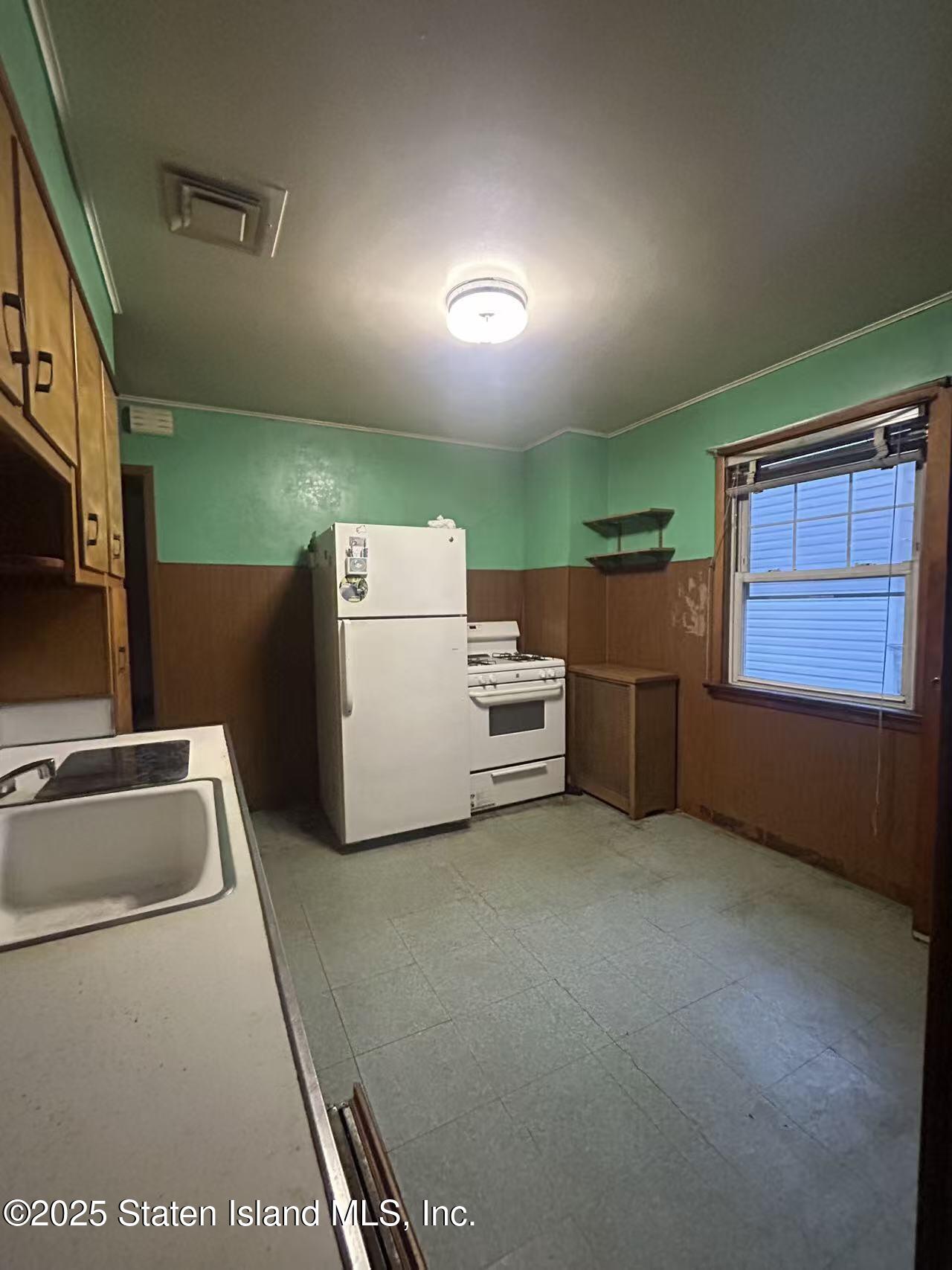 109 Scribner Avenue Image 5