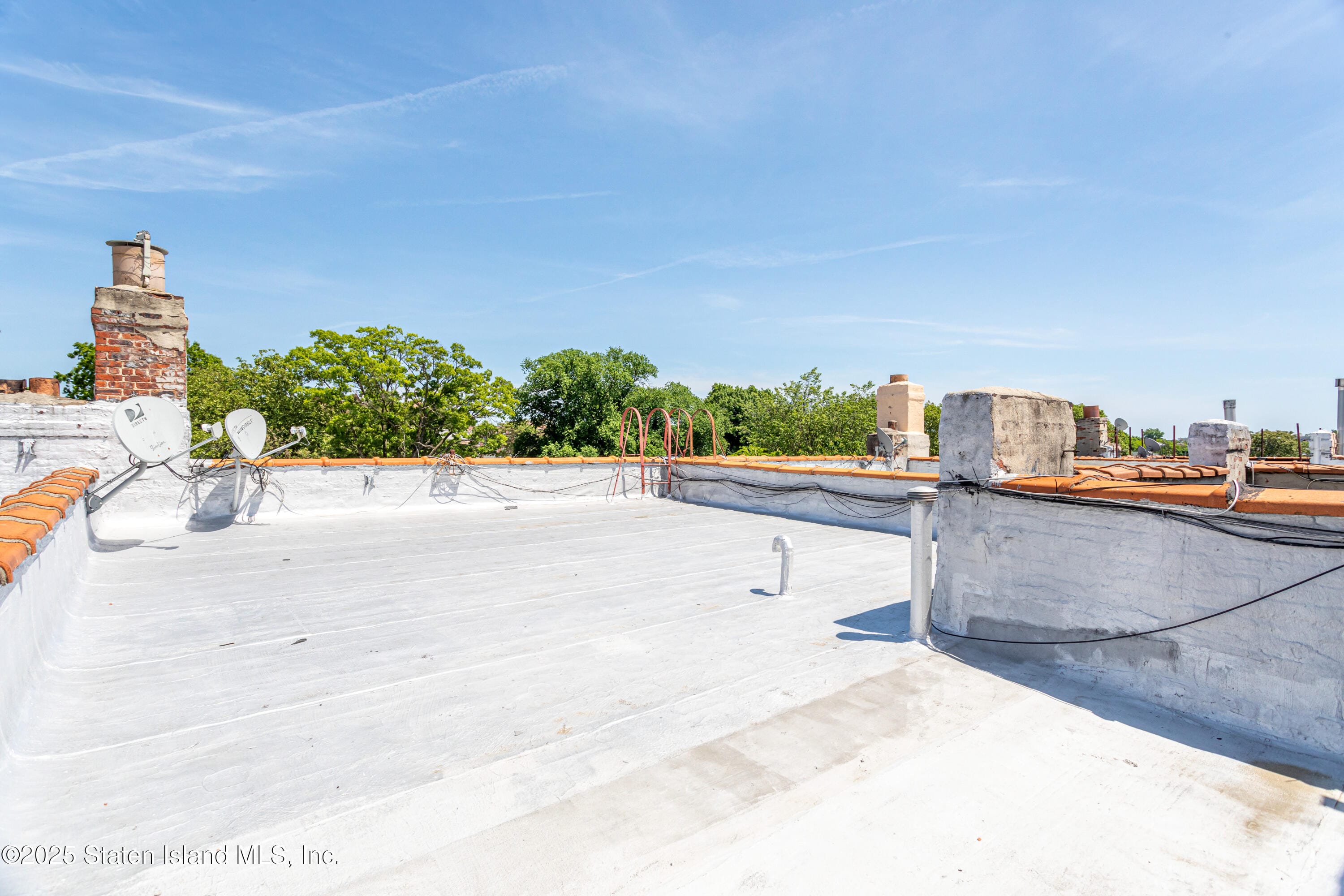 1727 E East 14th Street Image 4