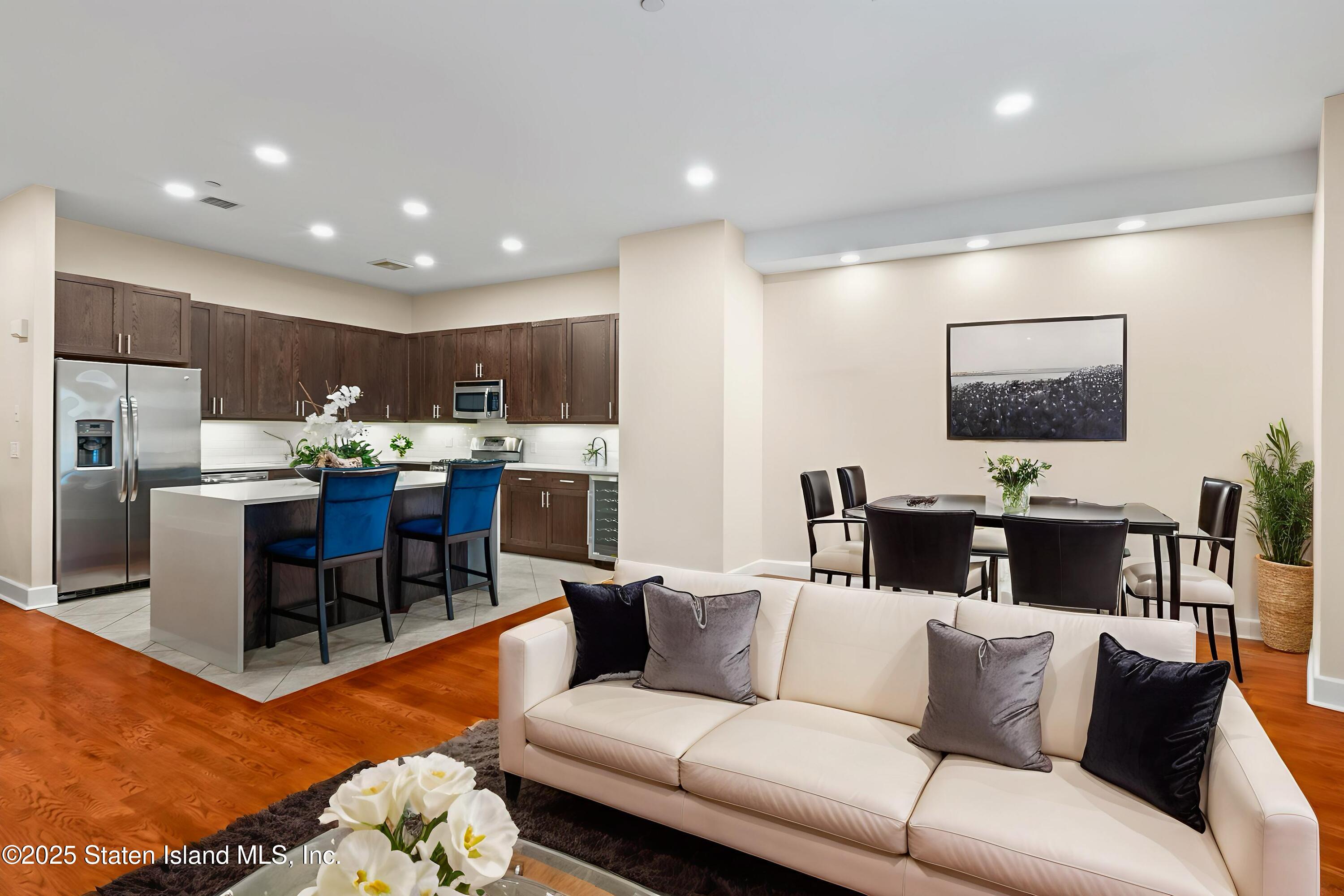 90 Bay Street Landing 1f Image 1