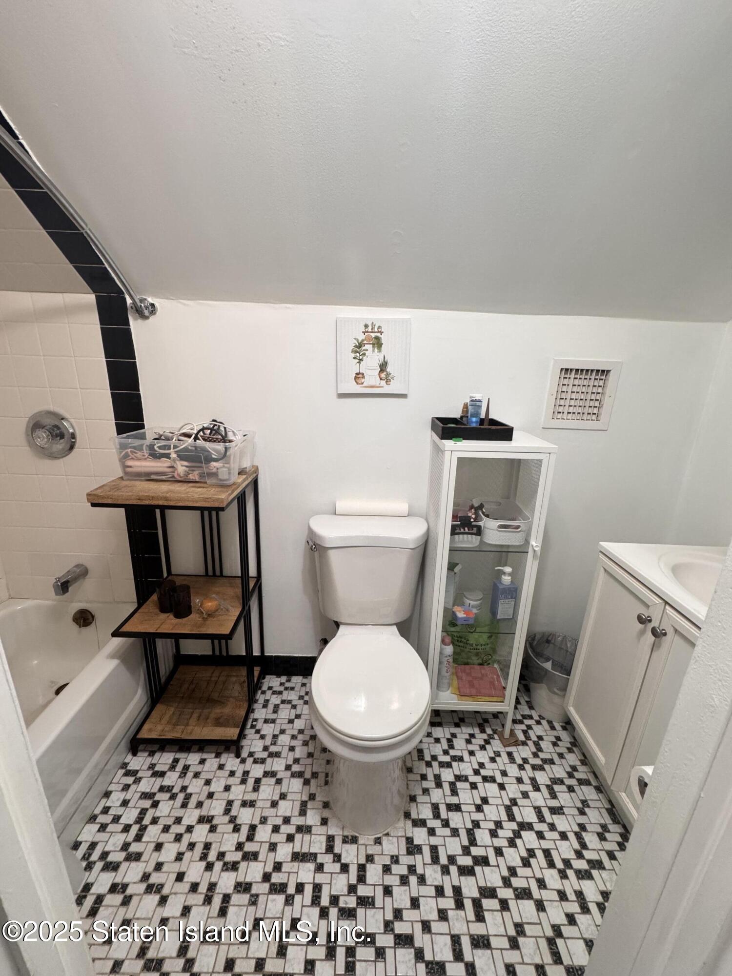 109 Saint Stephens Place, Staten Island, NY, 10306 image 16