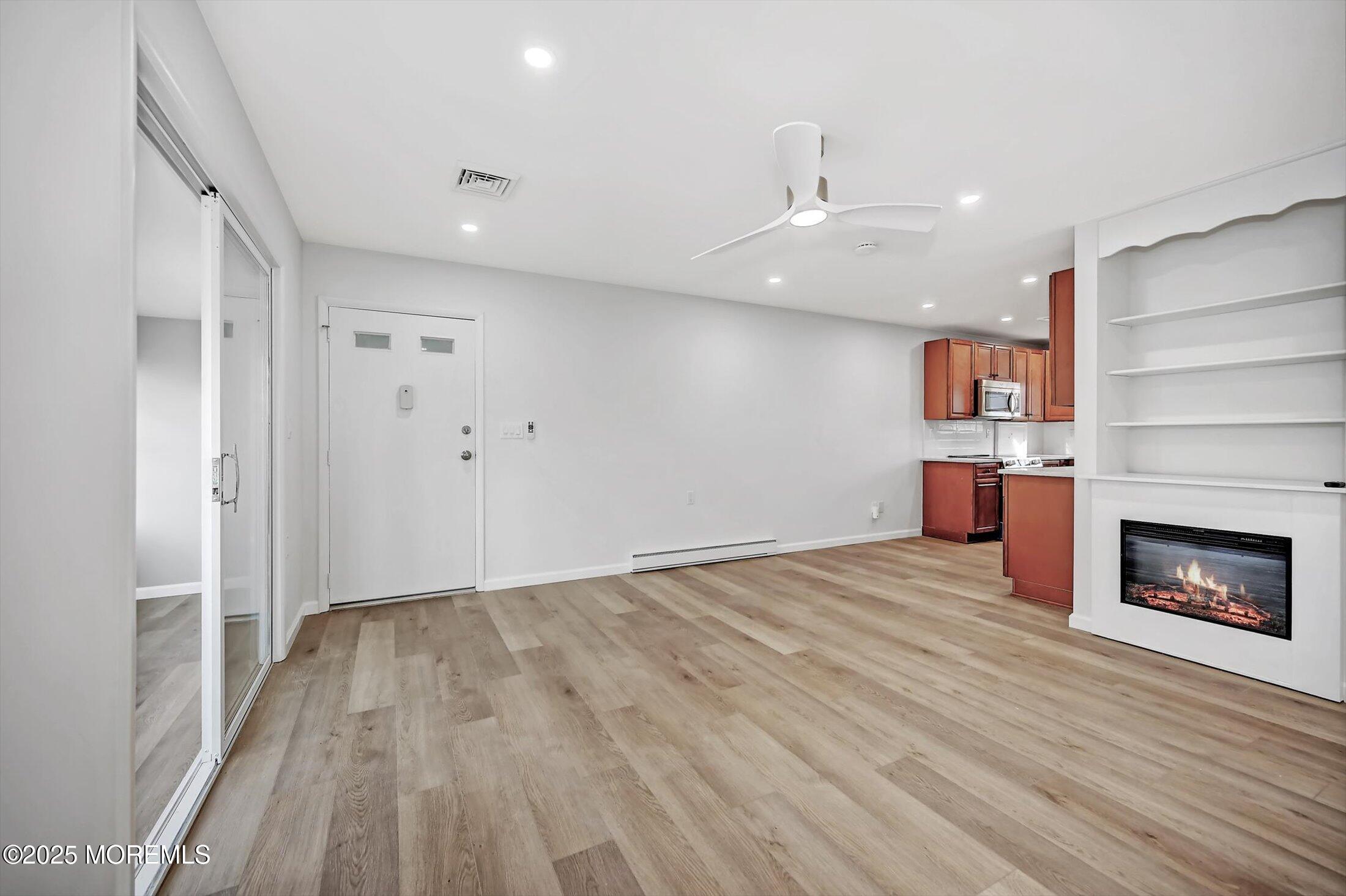 43K Cambridge Court Image 5