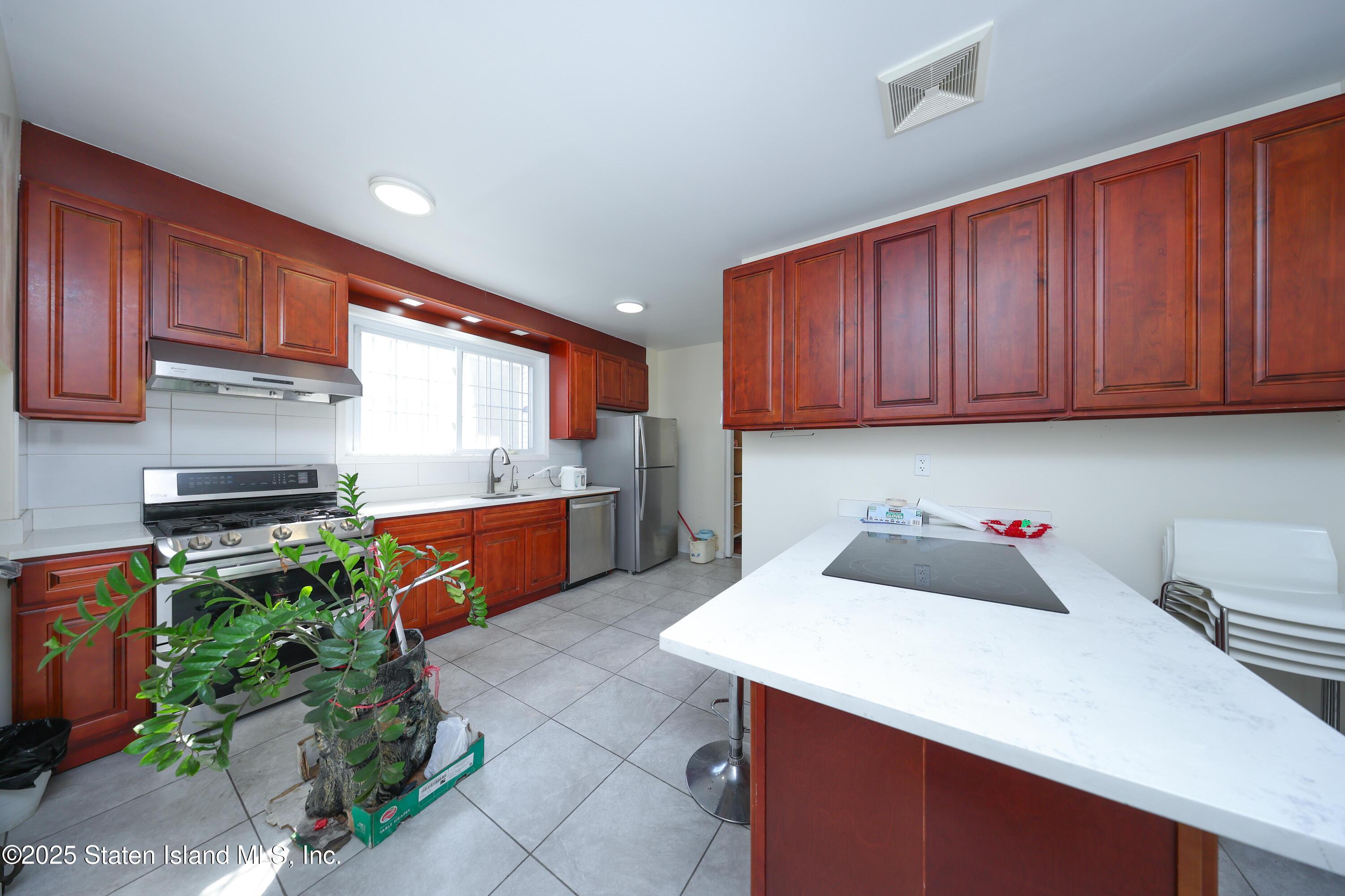 111 Liberty Avenue, Staten Island, NY, 10304 image 9