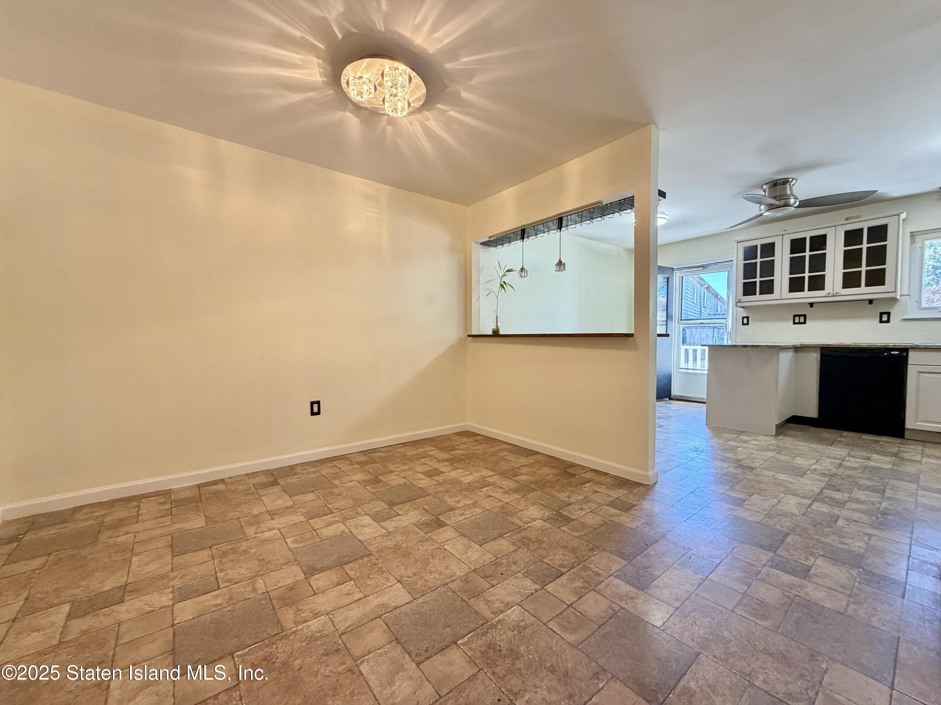 36 Carlyle Green Image 5
