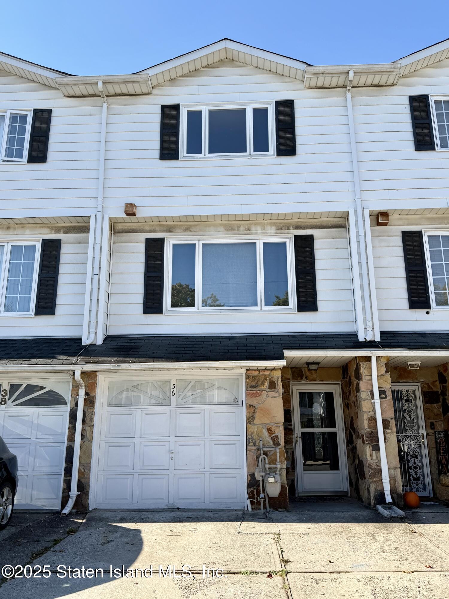 36 Carlyle Green Image 1