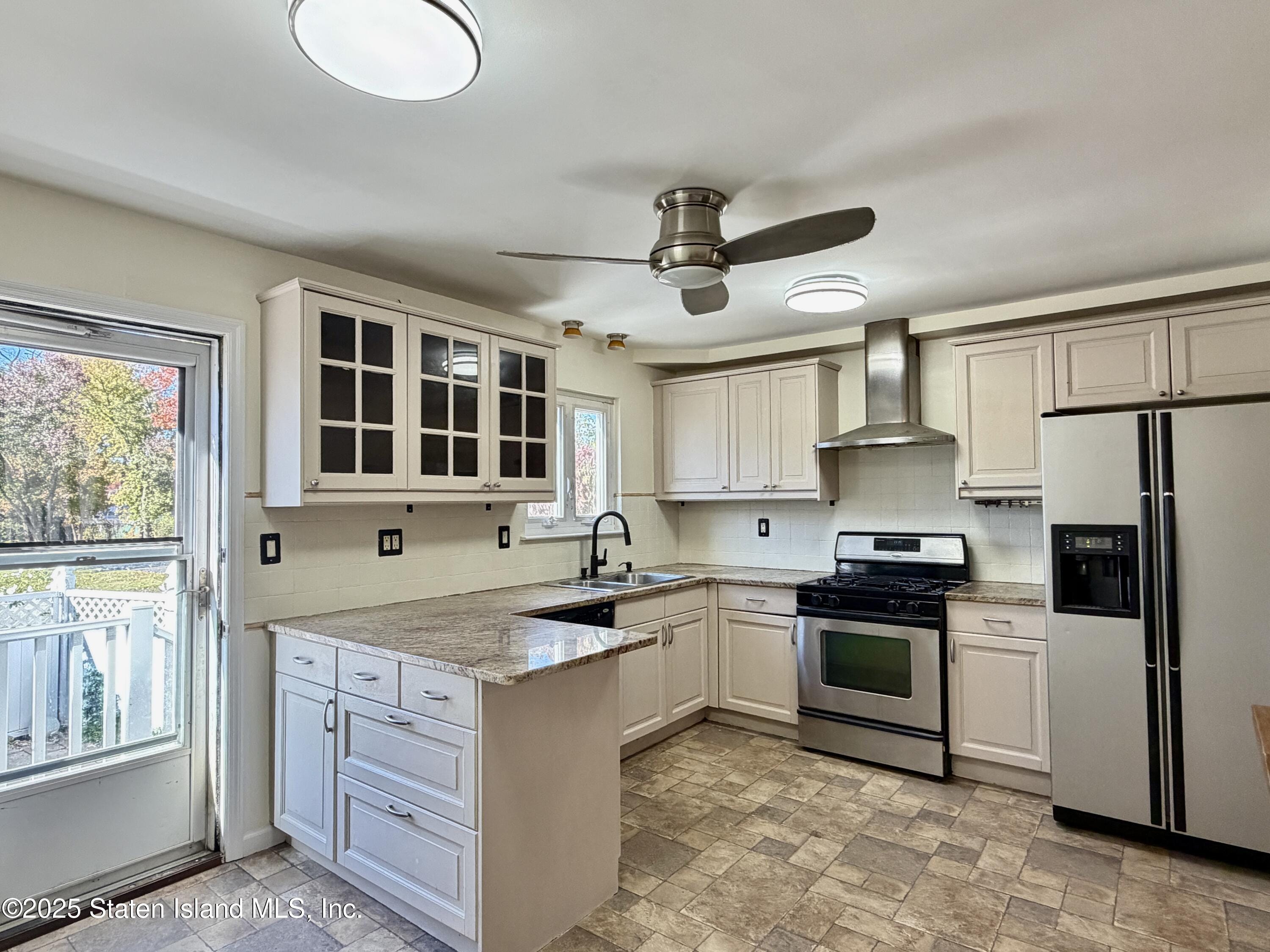 36 Carlyle Green Image 2