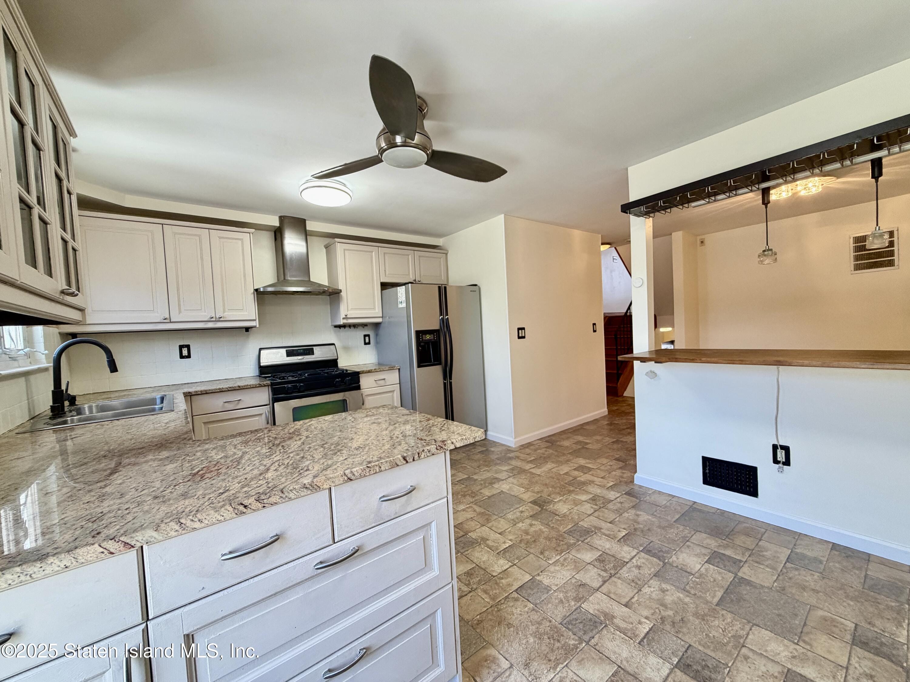 36 Carlyle Green Image 3