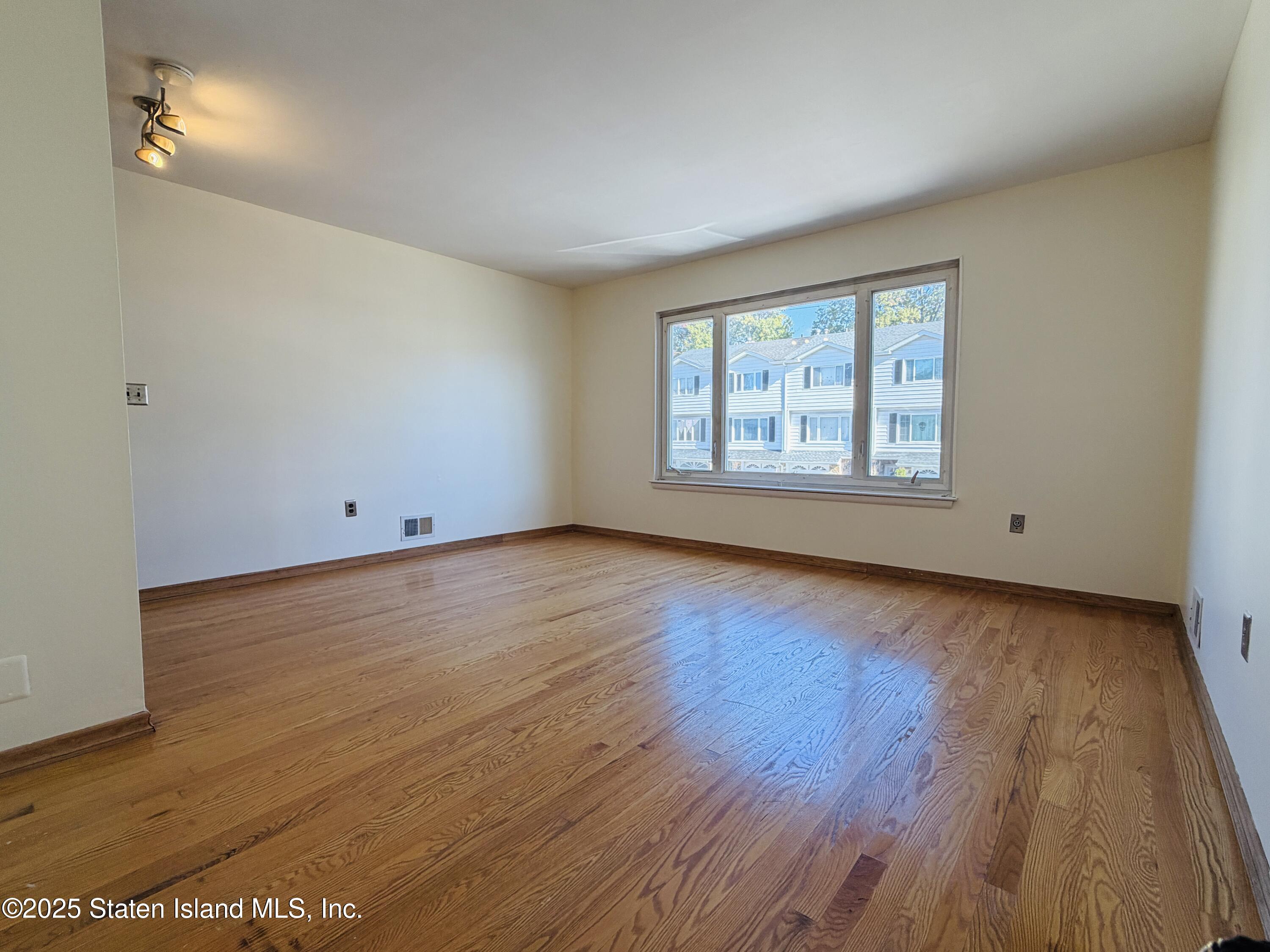 36 Carlyle Green, Staten Island, NY, 10312 image 6
