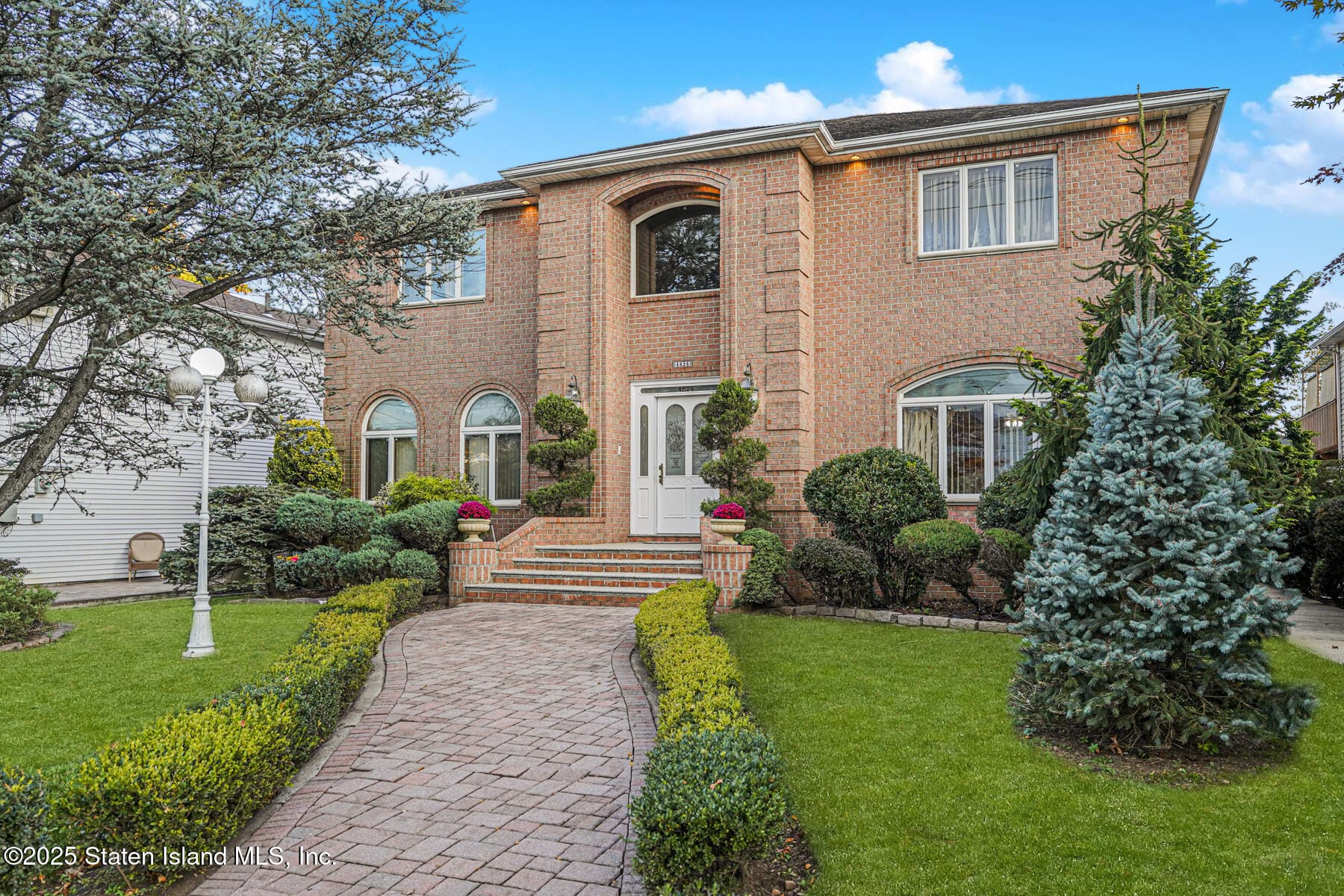 4826 Hylan Boulevard Image 3