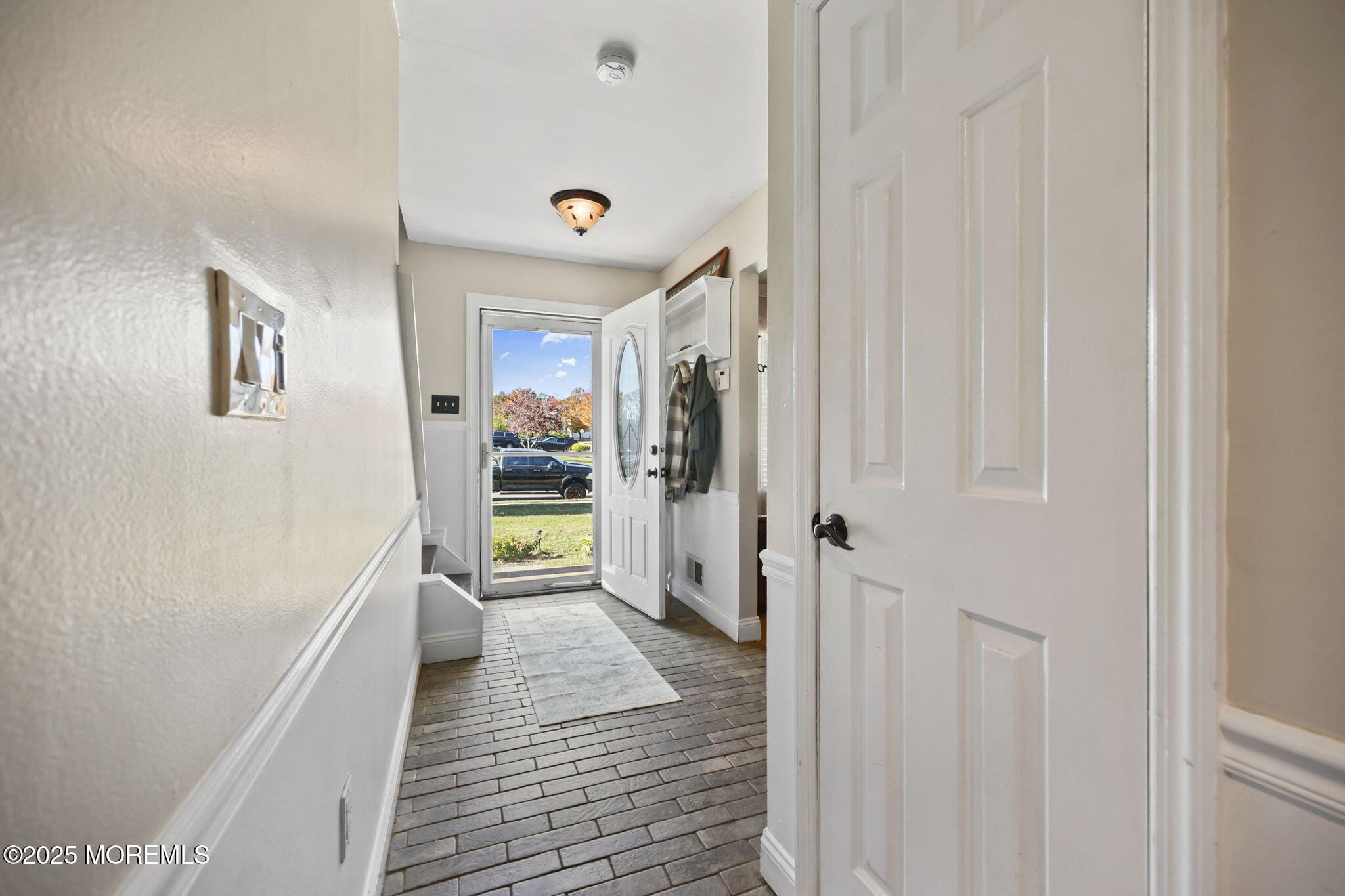 789 Holly Berry Lane Image 4