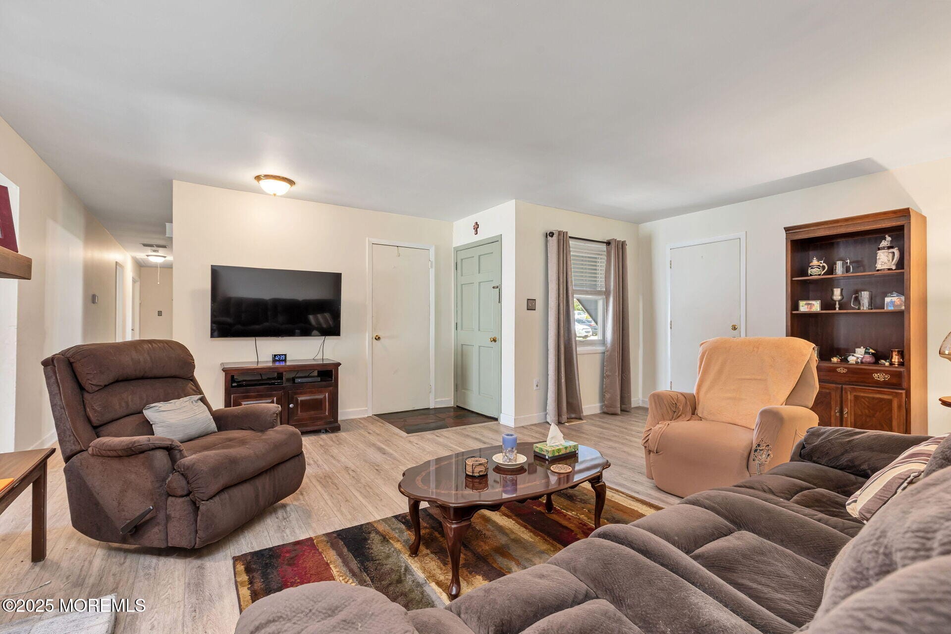 998 Bell Street Image 4