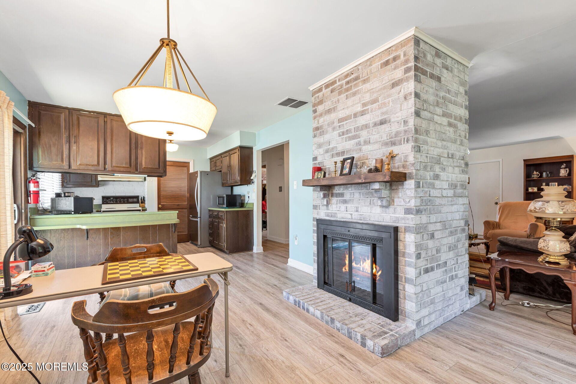 998 Bell Street Image 5