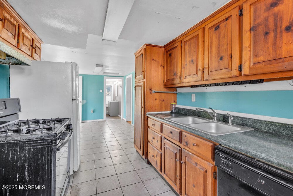 22 E Lacey Road Image 4