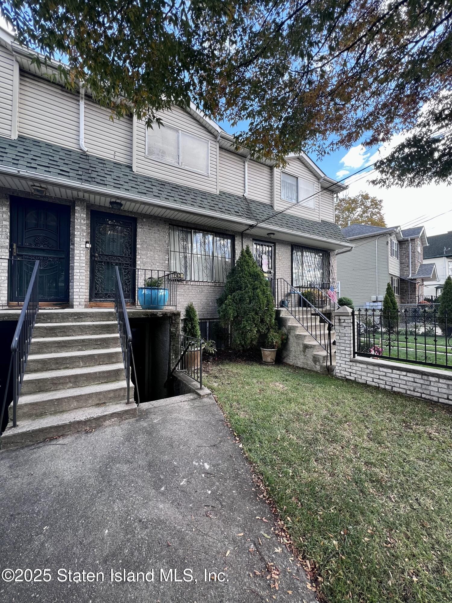 243 Tompkins Avenue Image 3