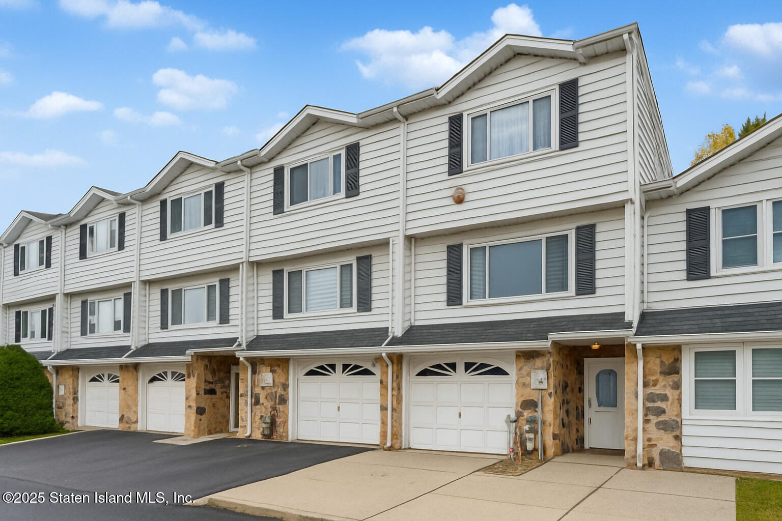 47 Carlyle Green Image 2