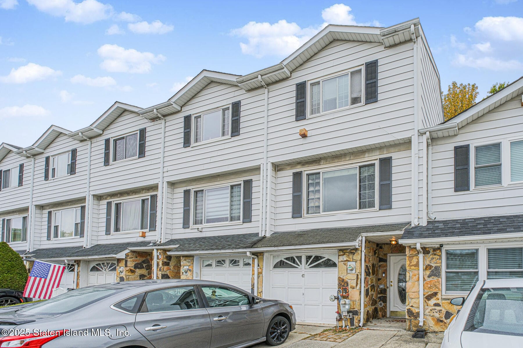 47 Carlyle Green Image 3