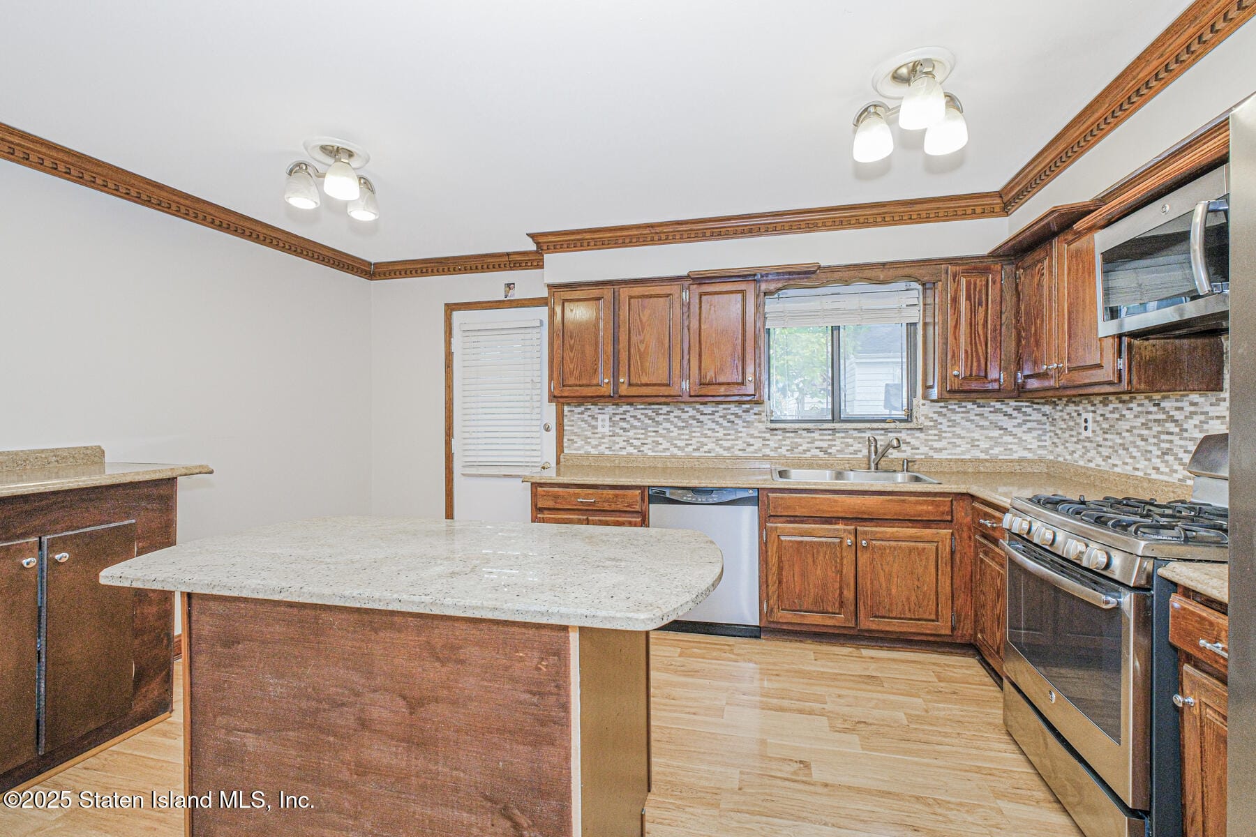 47 Carlyle Green Image 5