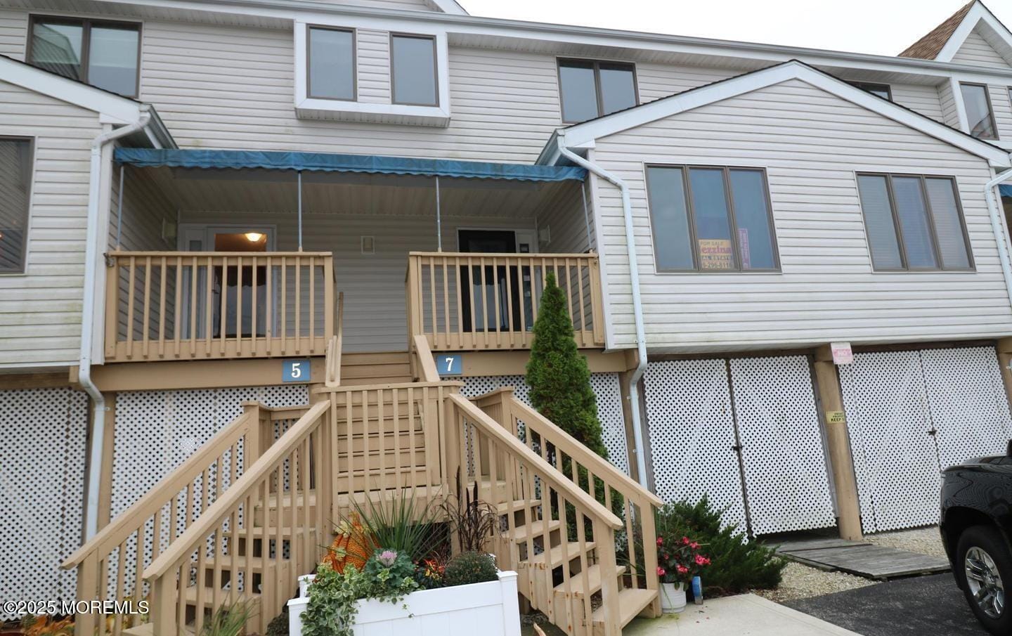 7 W Playhouse Drive 17 Image 2