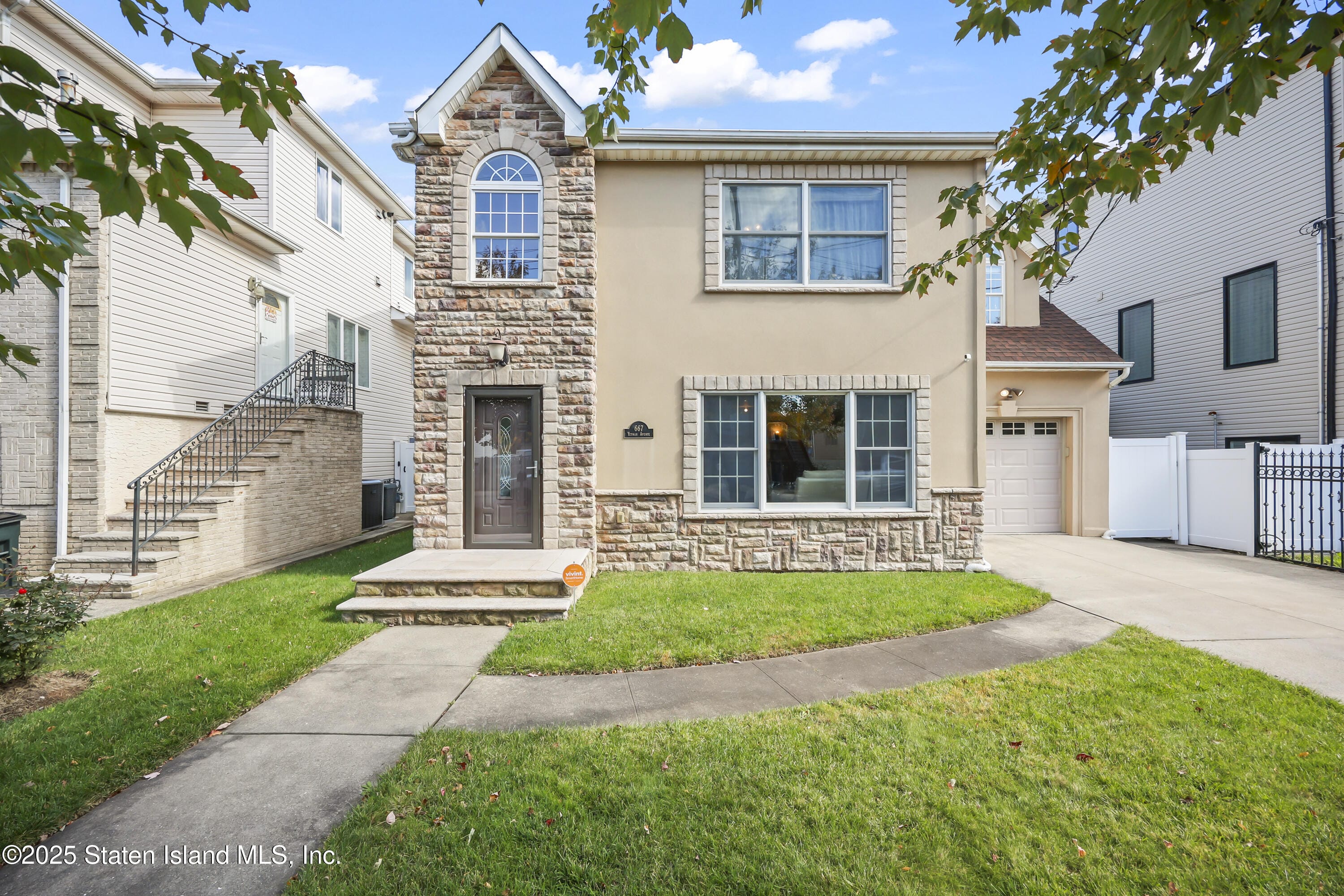 667 Yetman Avenue Image 2