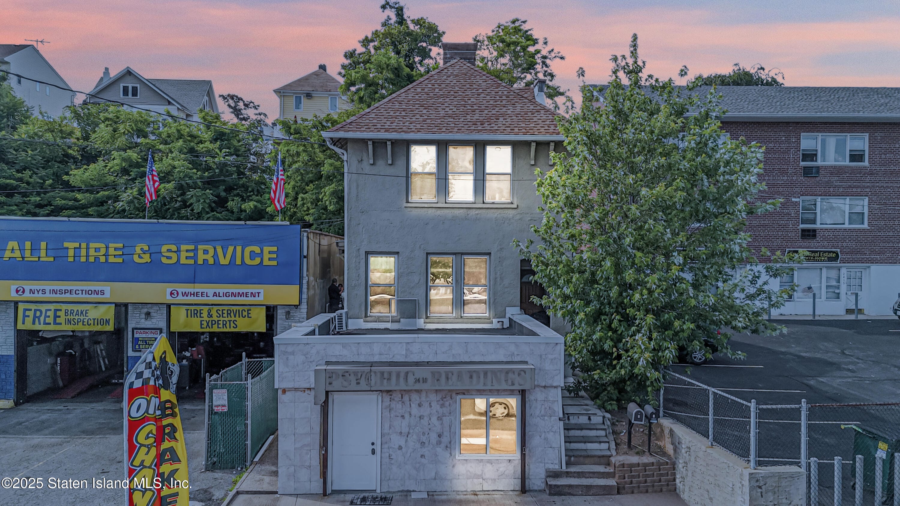 2419 Richmond Road Image 1