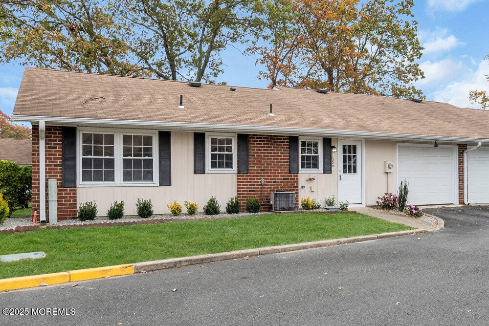 1135 Argyll Circle D Image 2