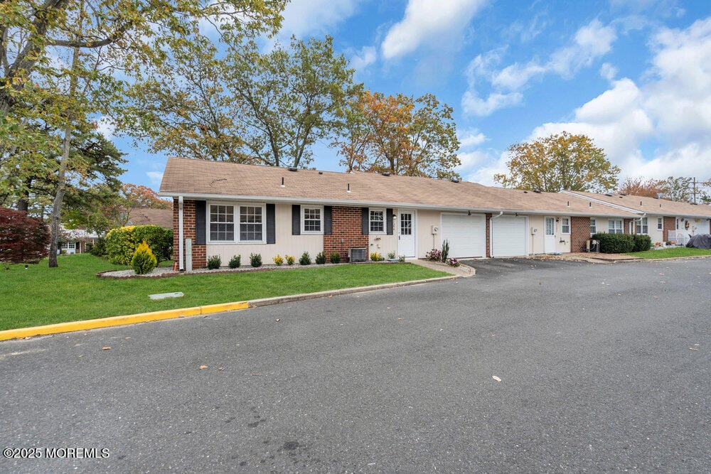 1135 Argyll Circle D Image 3