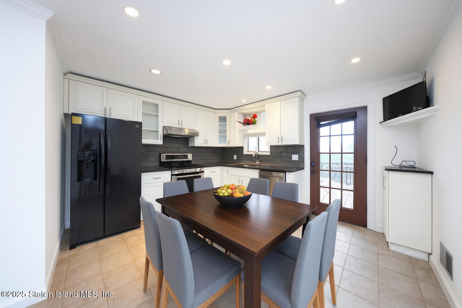 140 Lander Avenue Image 4