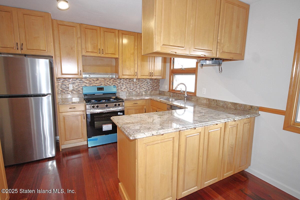 90 Levit Avenue Image 5