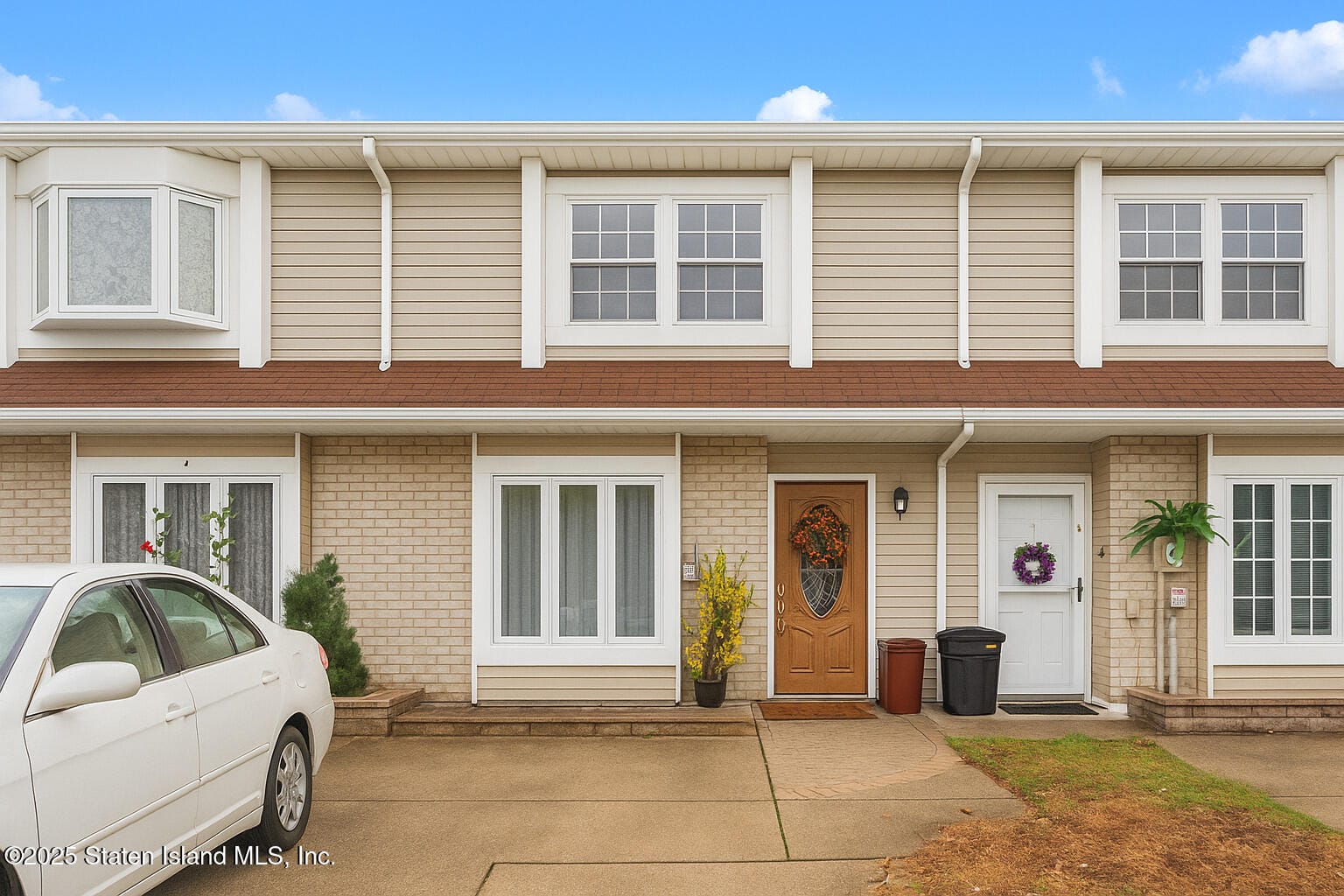 48 Adrianne Lane Image 1