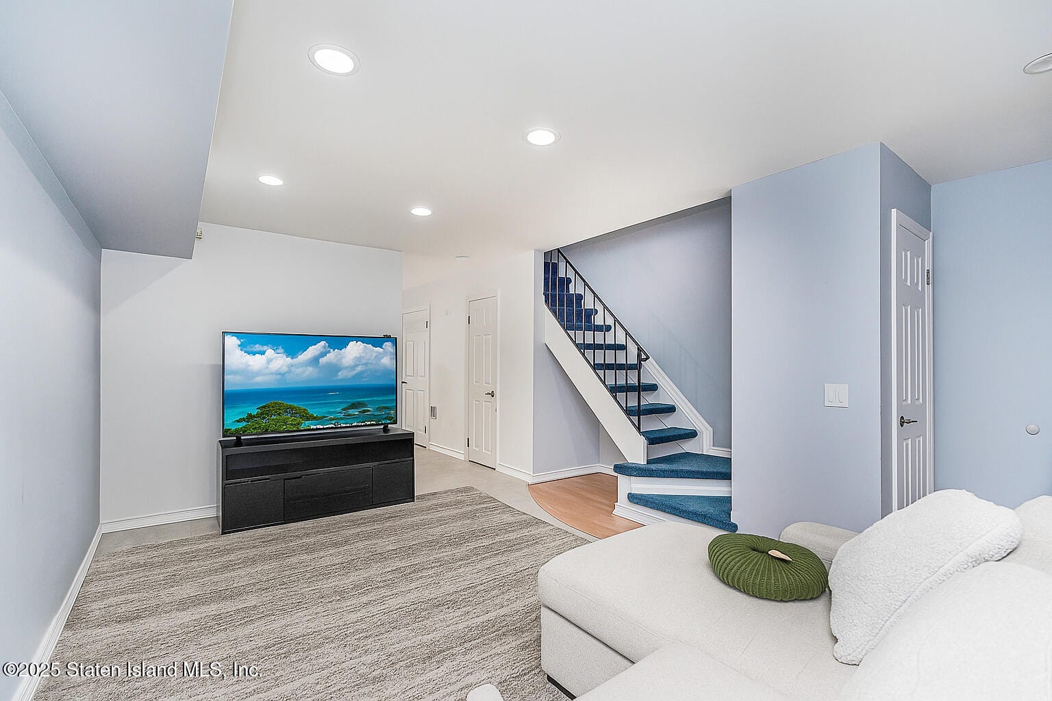 48 Adrianne Lane Image 3