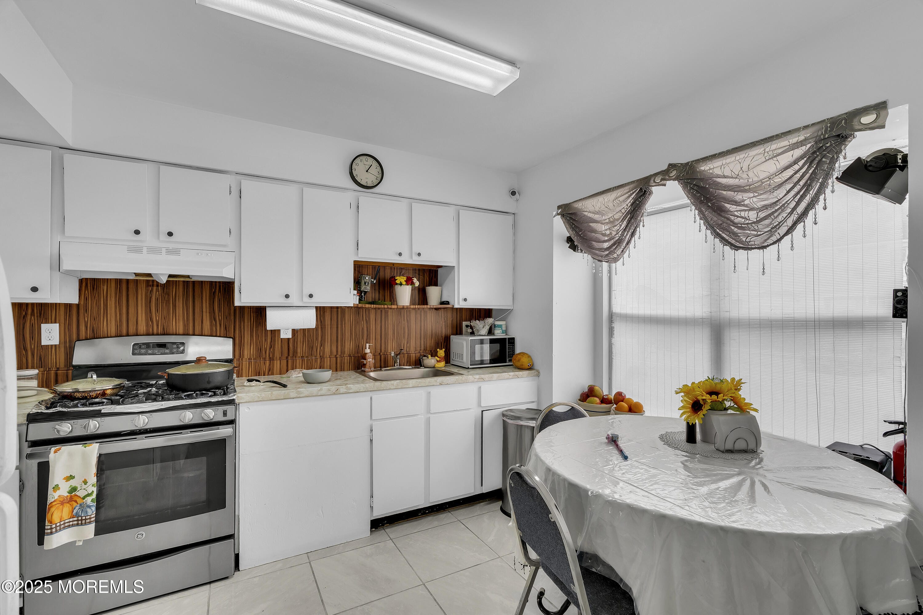 401 Woodlake Manor Drive Image 4