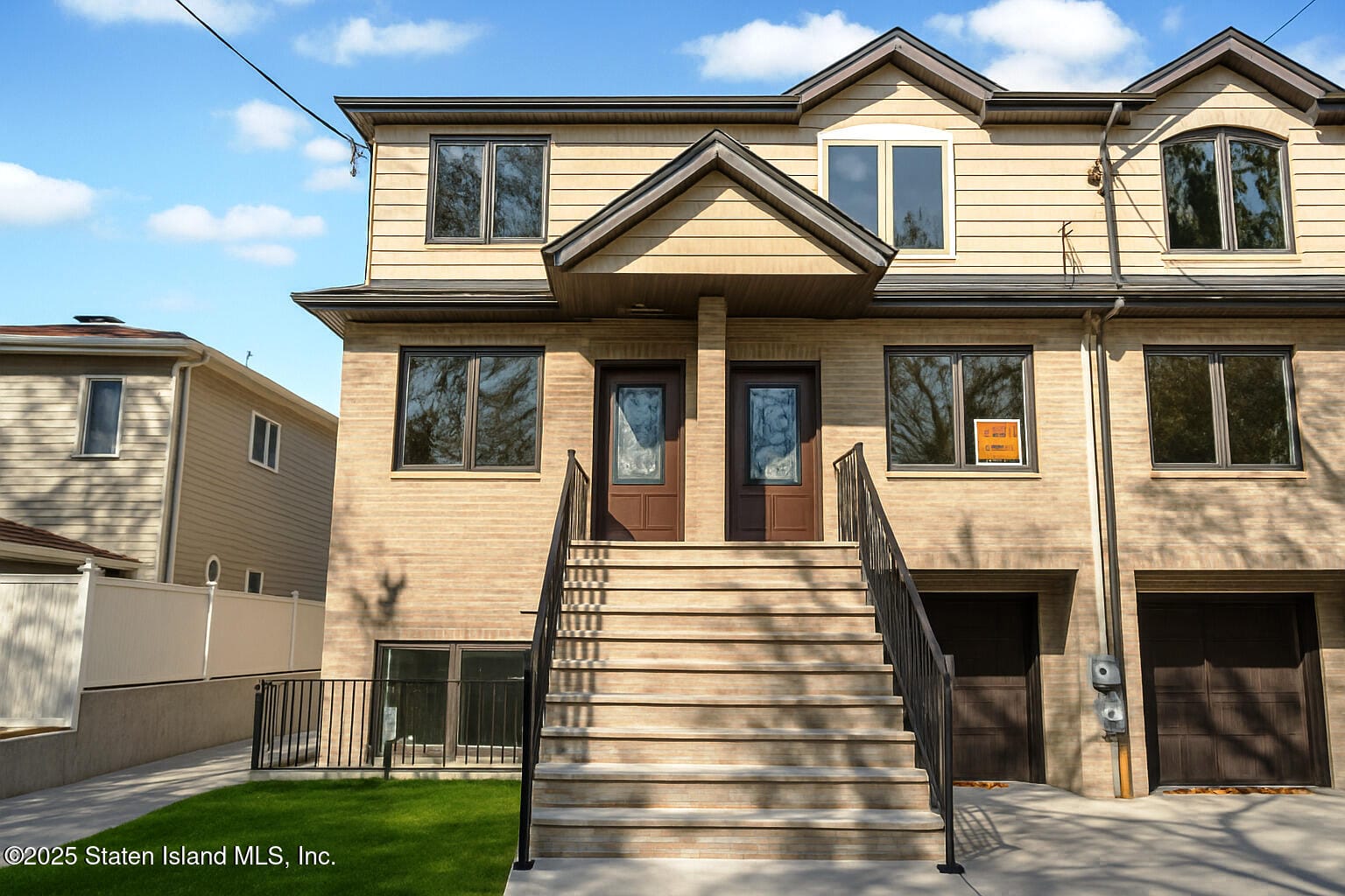 2439 Victory Boulevard Image 2