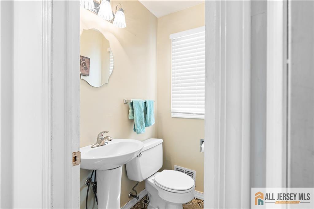 70 Creamer Drive, Sayreville, NJ, 08872 image 23