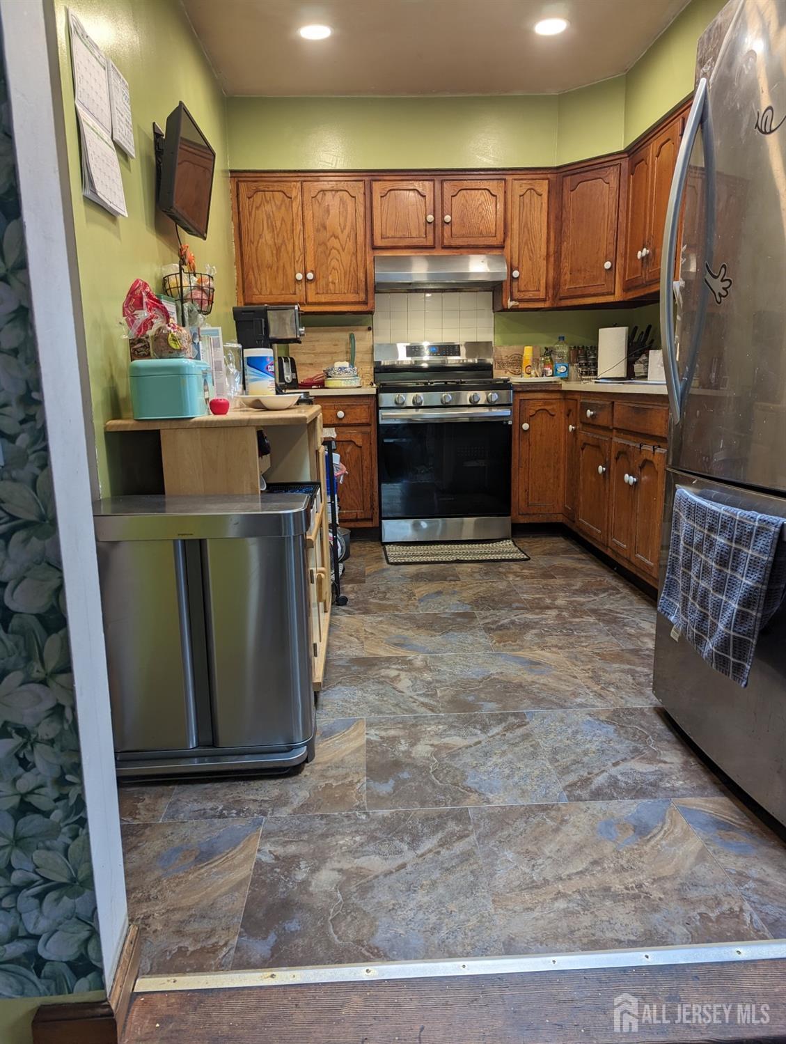 784 New Durham Avenue Image 2