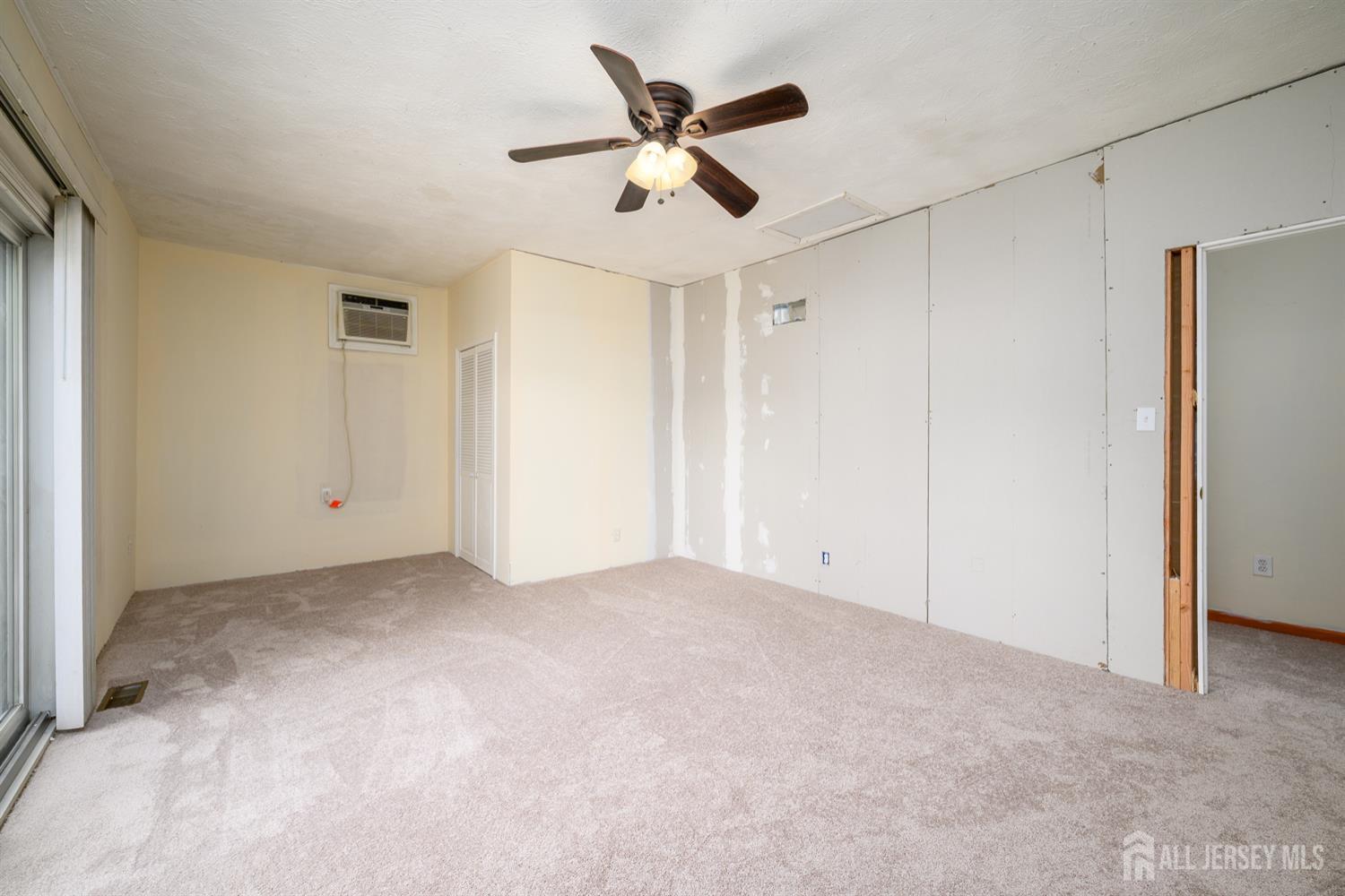 65 ORANGE Street, Edison, NJ, 08817 image 48
