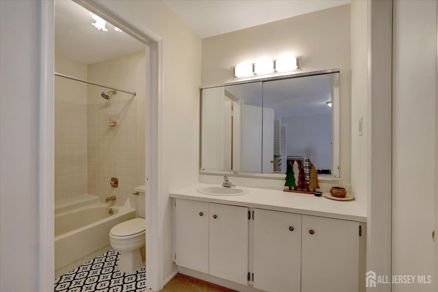 288 Bishop Court, Old Bridge, NJ, 08857 image 25