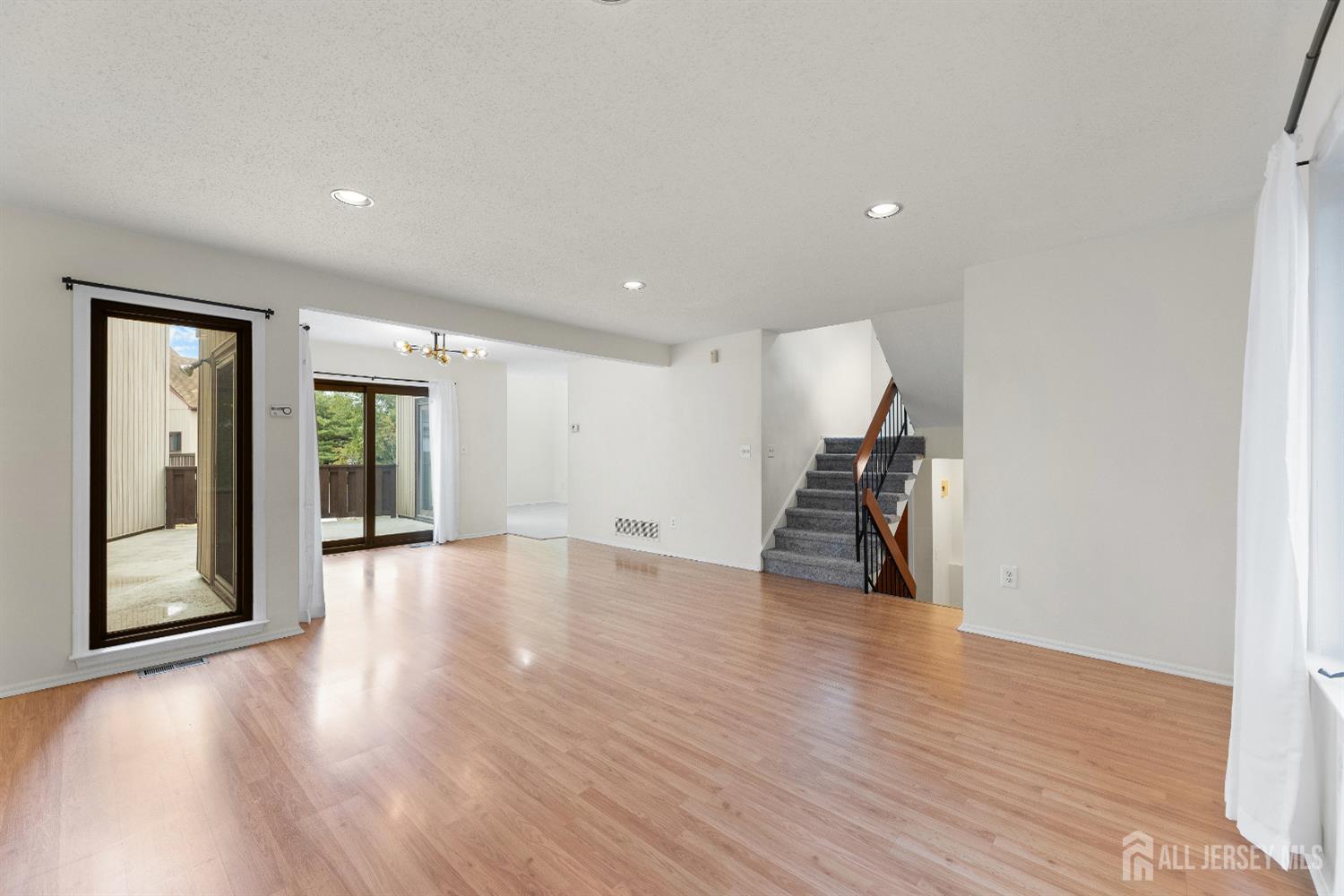 65 Diamond Lane Image 3