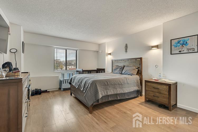 10 N Wood Avenue 323 Image 4