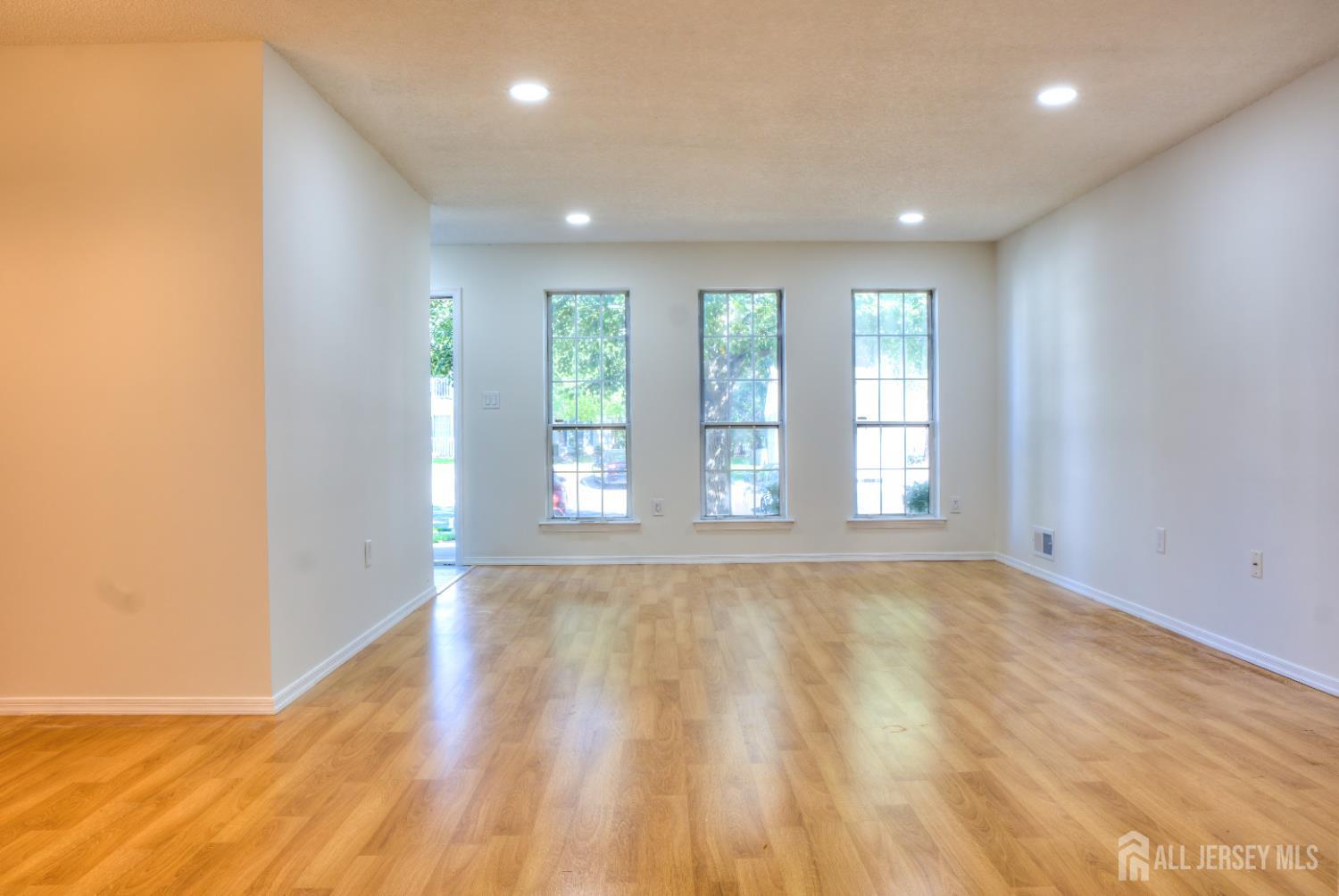 8 Amethyst Way, Franklin Twsp, NJ, 08823 image 18