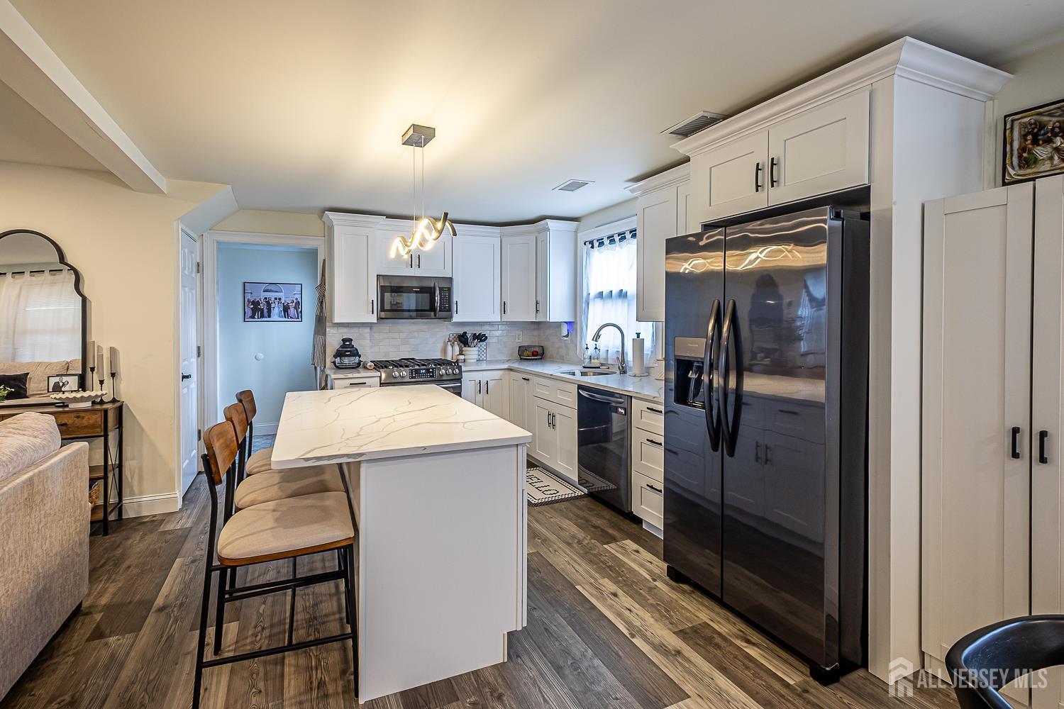 68 W George Street Image 3