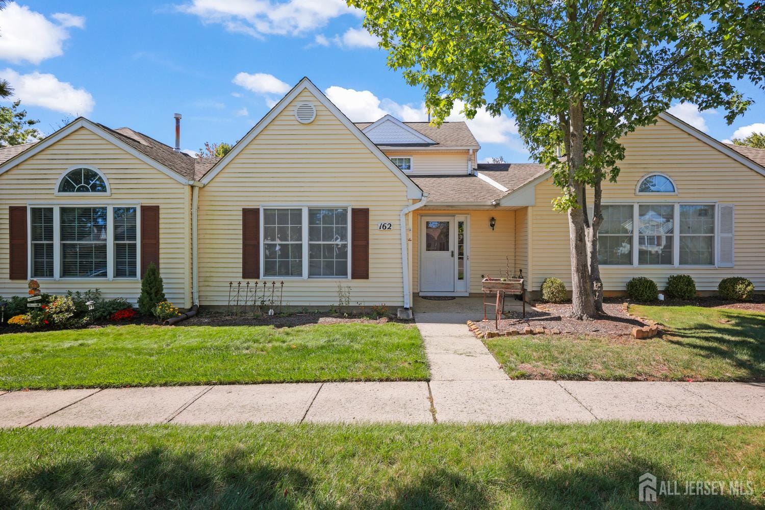 162 Goldfinch Drive Image 2
