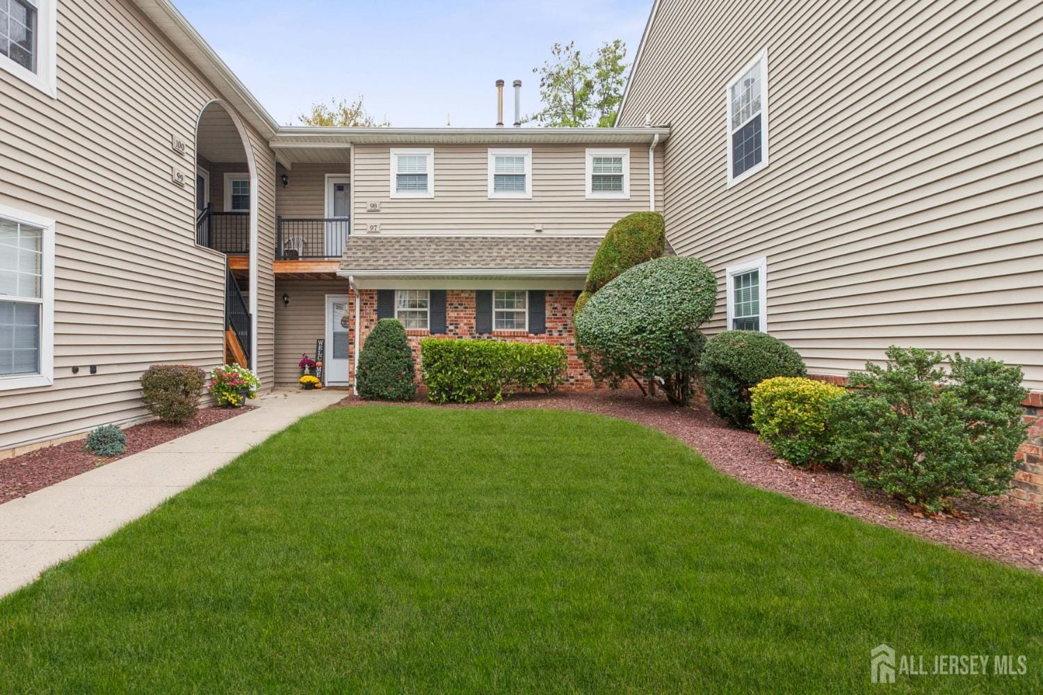 97 Neilly Court, Old Bridge, NJ, 08857