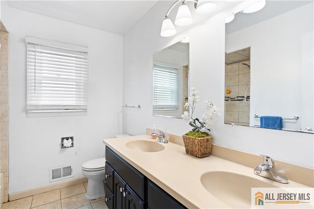 70 Creamer Drive, Sayreville, NJ, 08872 image 34