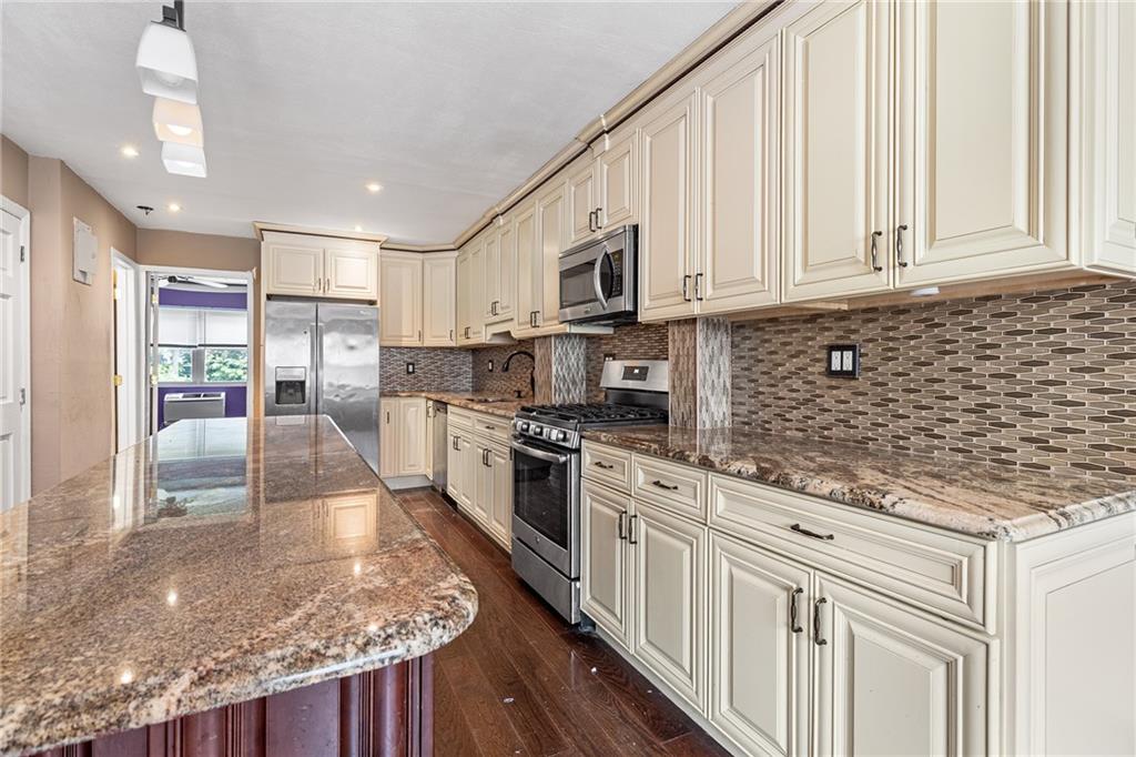 52 Francine Court A, Staten  Island, New York, 10306 image 12