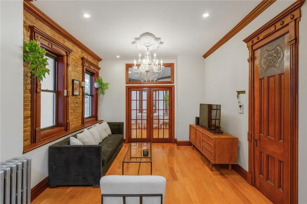 697 Jefferson Avenue Image 1