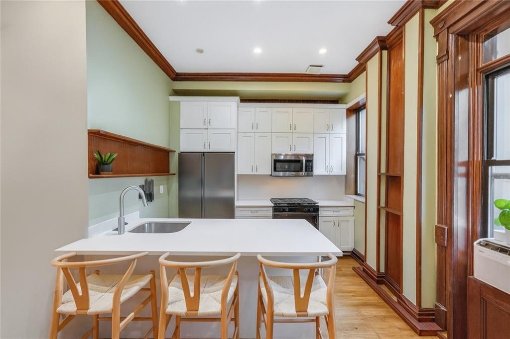 697 Jefferson Avenue Image 5