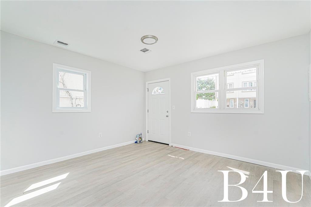107 Mapleton Avenue Image 4